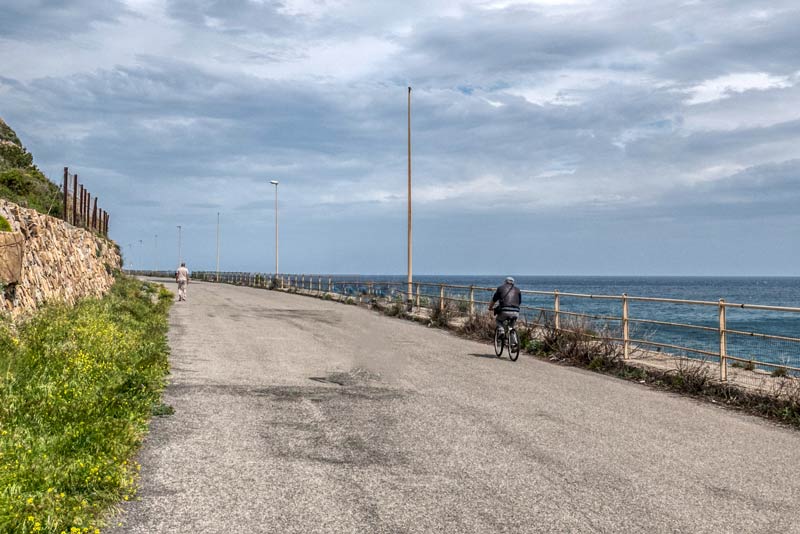 foto dell'incompiuta strada pedonale-ciclistica