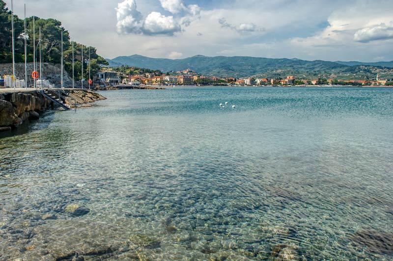 foto del mare dell'incompiuta