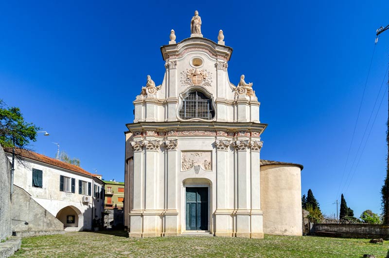 immagine della Chiesa di San Pietro vista dal Sagrato