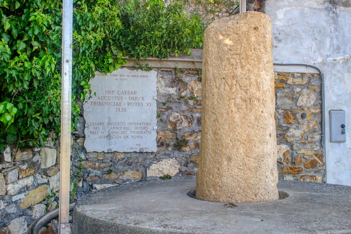 immagine del Cippo stradale della Via Julia Augusta a Chiappa