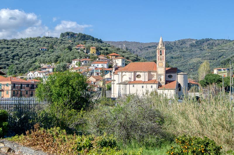 immagine di Diano San Pietro visto dalla statale 36