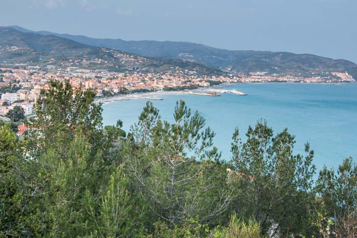 immagine della vista del Golfo Dianese da Belvedere