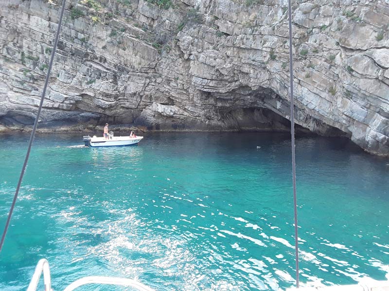 Isola Gallinara - Insenatura della "Grotta Azzurra"